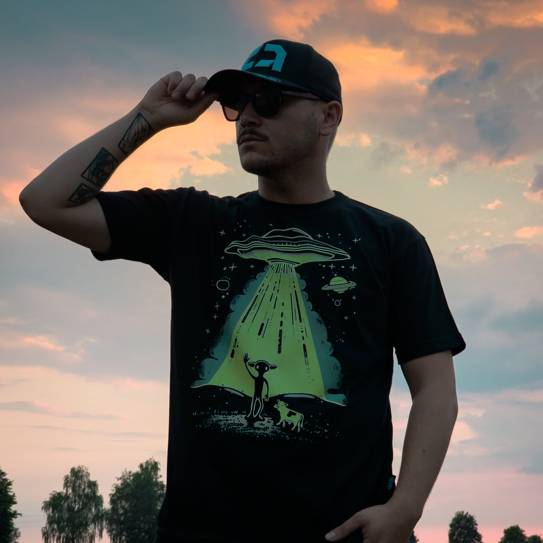 T-shirt Cosmic Cow Abductors